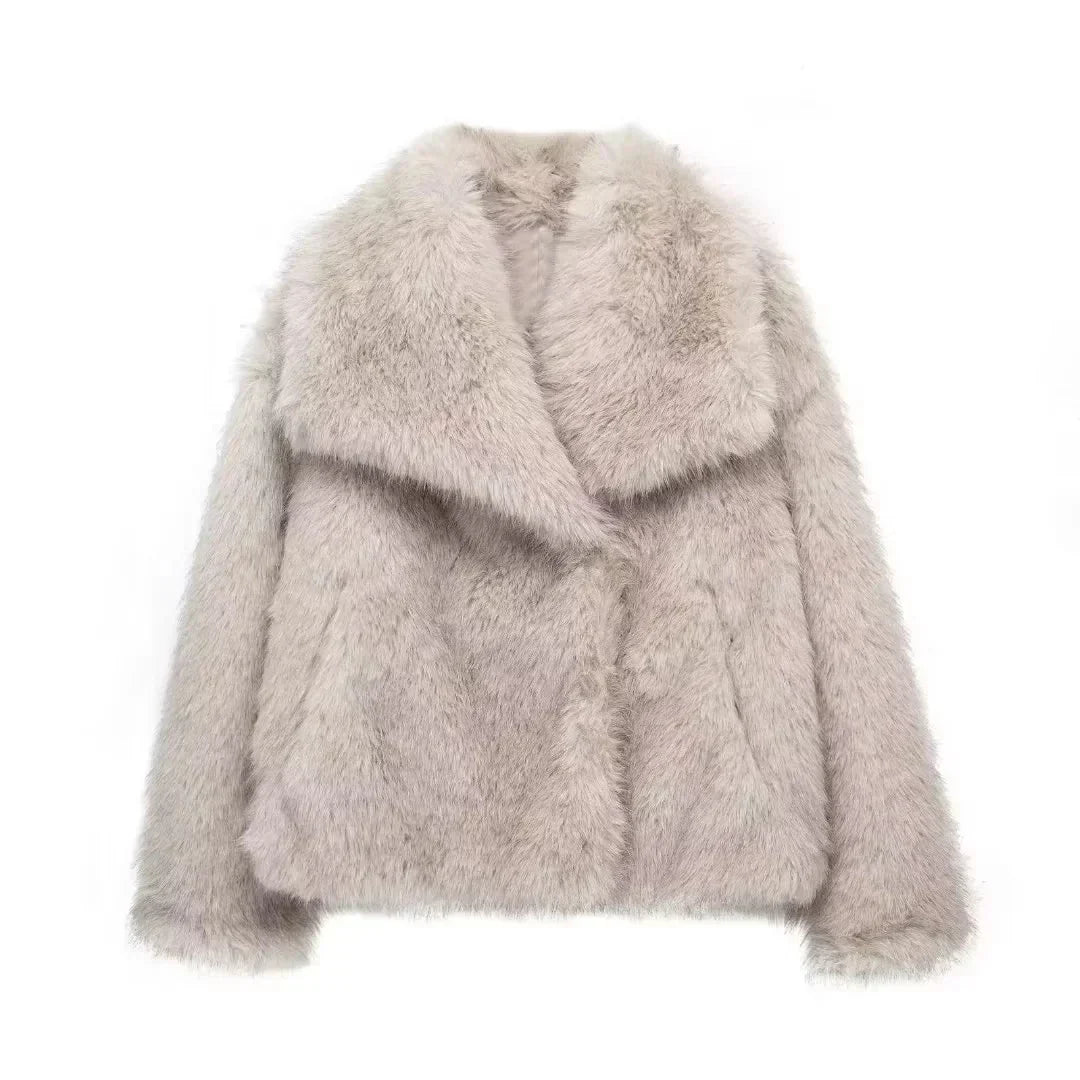 Isla - Elegant and warm faux fur coat