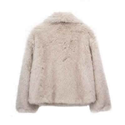 Isla - Elegant and warm faux fur coat