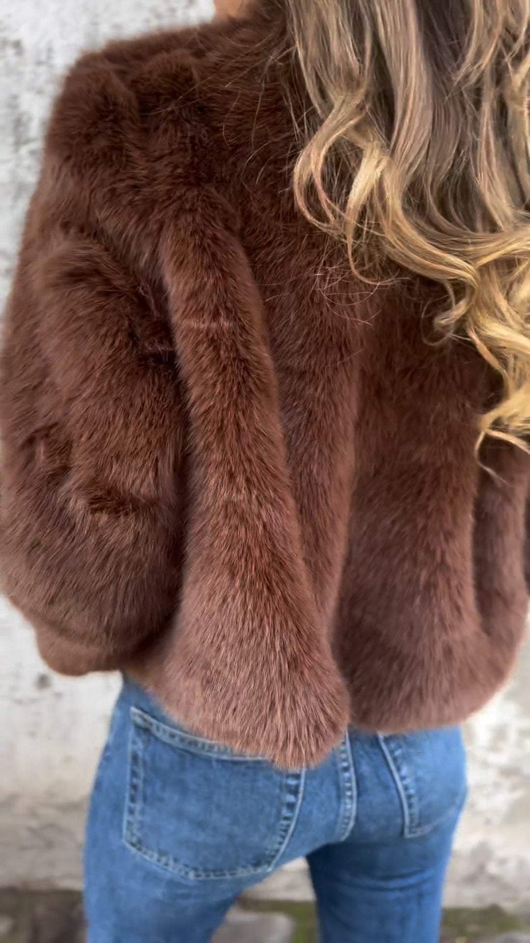 Sarah - Luxurious and Soft Faux Fur Jacket