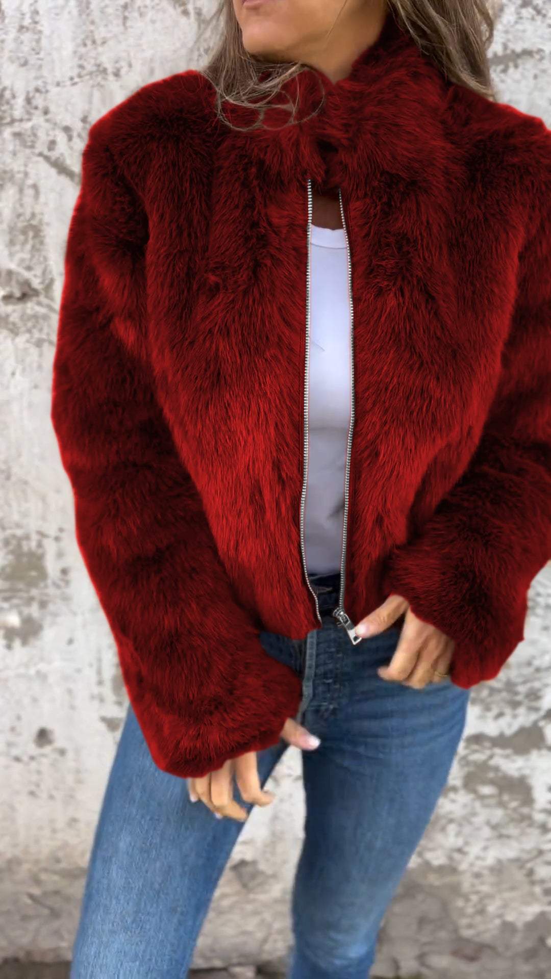 Sarah - Luxurious and Soft Faux Fur Jacket