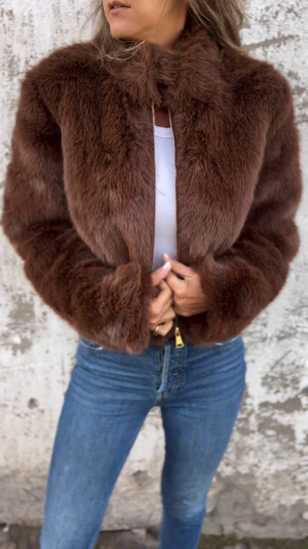 Sarah - Luxurious and Soft Faux Fur Jacket